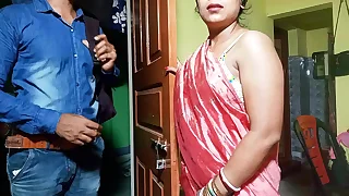 ब्रा सेल्समैन ने भाभीजी को पटाकर की Chudayi इंडियन पोर्न साफ हिंदी आवाज में